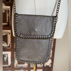 Pewter woven crossbody with chain.